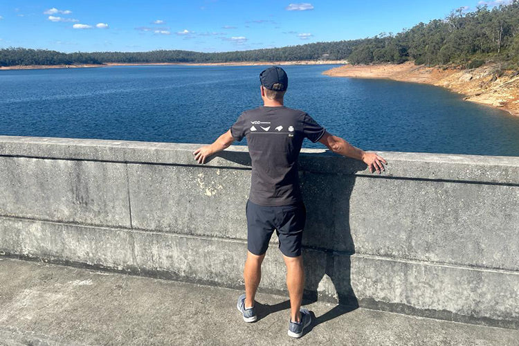 DD Hammocks Men's Icon T-Shirt - Athletic Fit - Charcoal